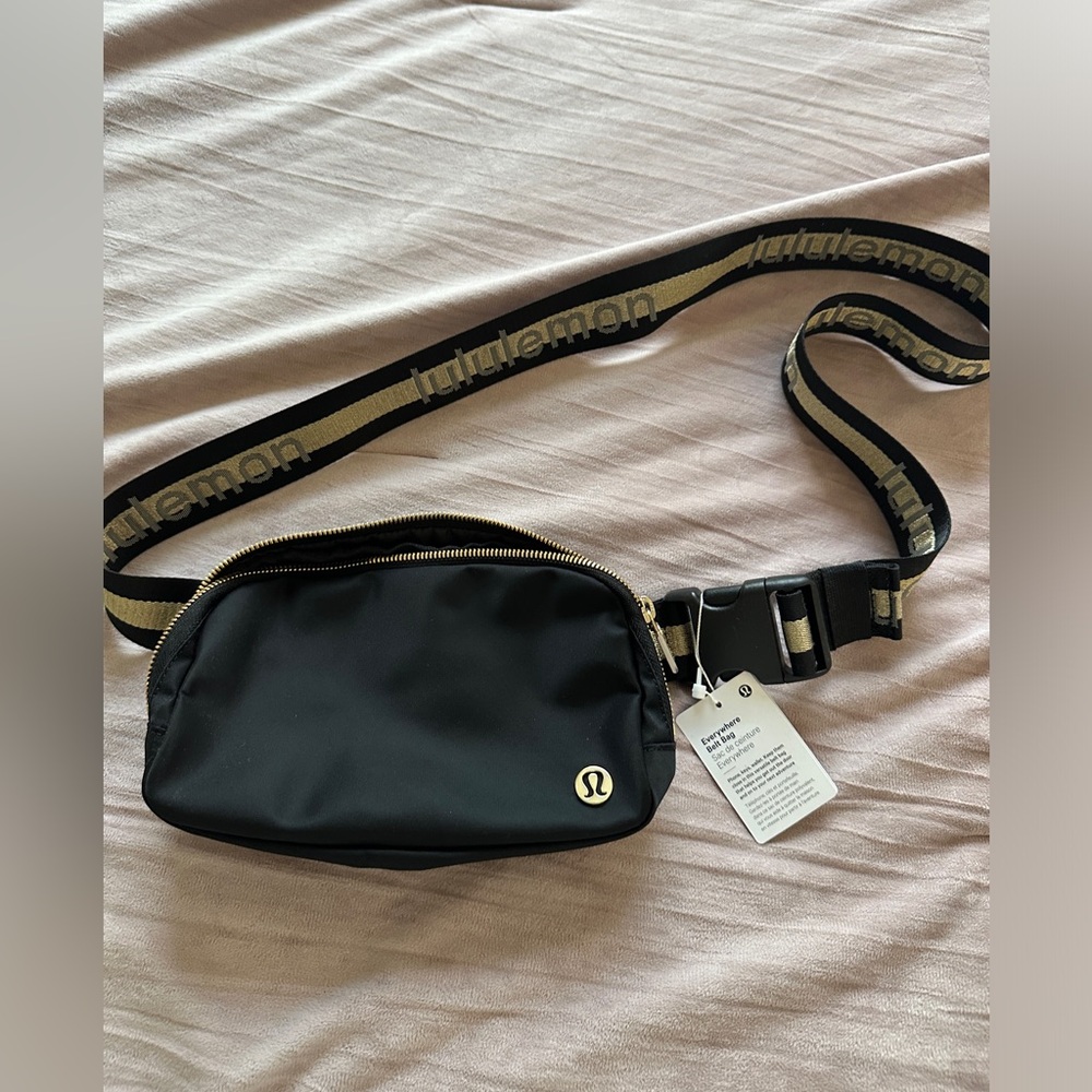 Lu Lu lemon everywhere belt bag GOLD! SOLD OUT